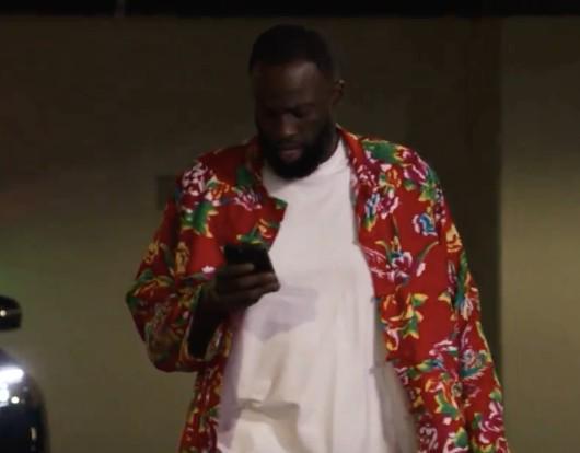 九游娱乐官网-湾区雨姐，追梦格林身着中国东北大花袄进入球馆